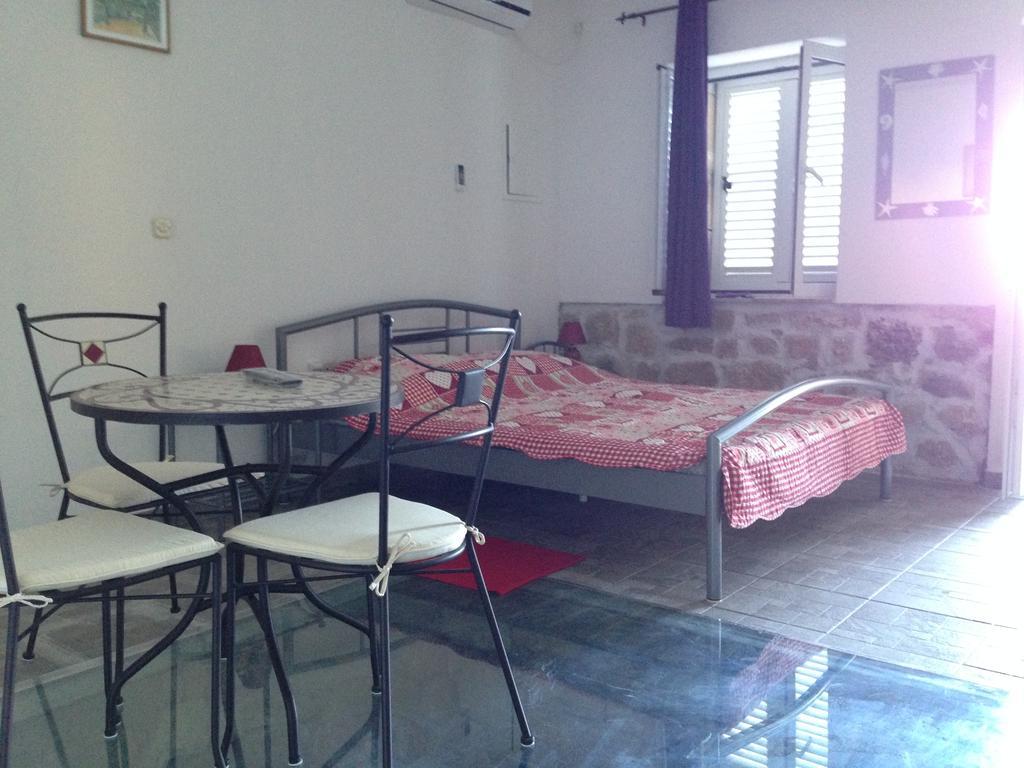 Apartments Acalinovic Vis Phòng bức ảnh