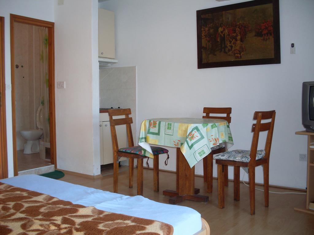 Apartments Acalinovic Vis Phòng bức ảnh